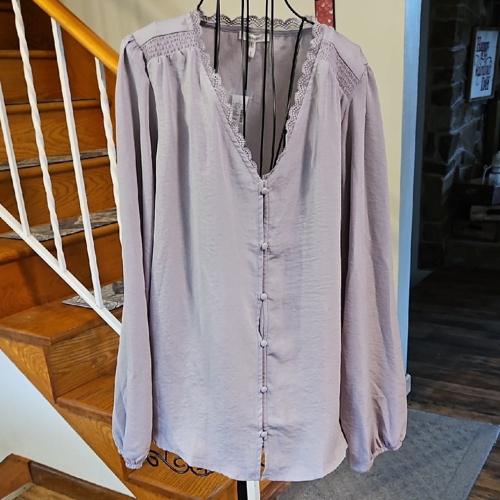 👚Maurices Gray Lace-Trim Blouse